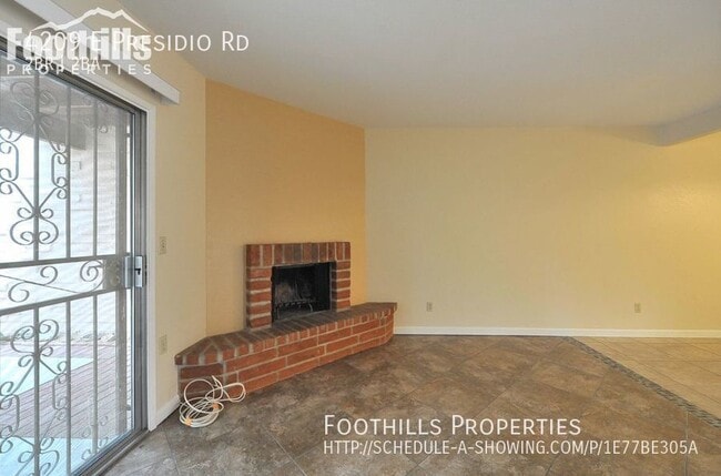 Building Photo - 2 BR 2 BA Central Townhouse