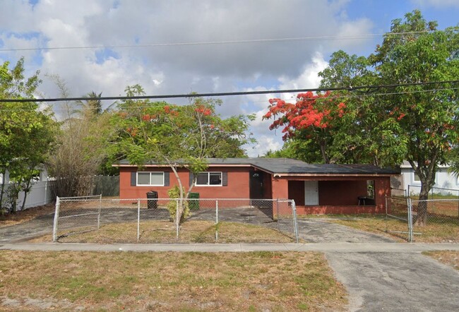 Foto del edificio - Large 4-1 house with Central AC