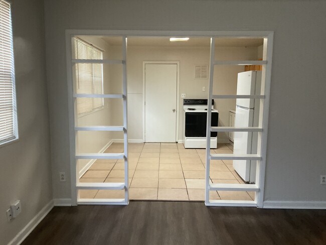 Building Photo - Gorgeous 2BR/1BA Home For Rent!