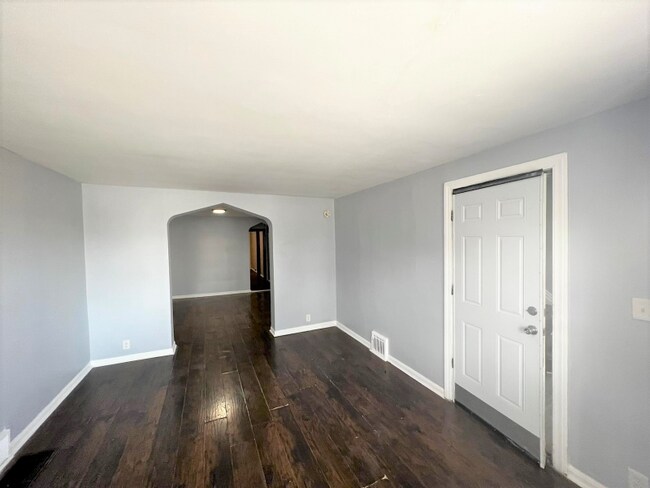 Building Photo - 8706 S Buffalo Ave