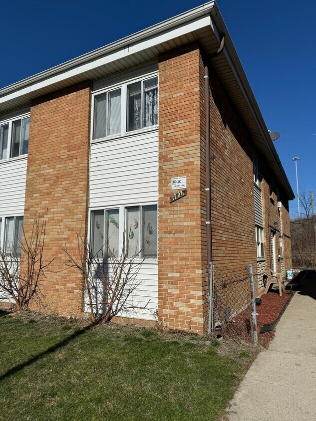 7208 Park Ave, Summit, IL 60501 House Rental in Summit, IL