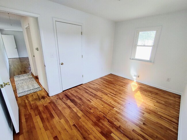 Building Photo - 311 N Waverly St