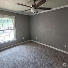 Building Photo - 1721 Hillside Dr