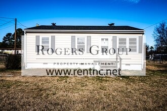 Building Photo - 1847 S Clearview Dr