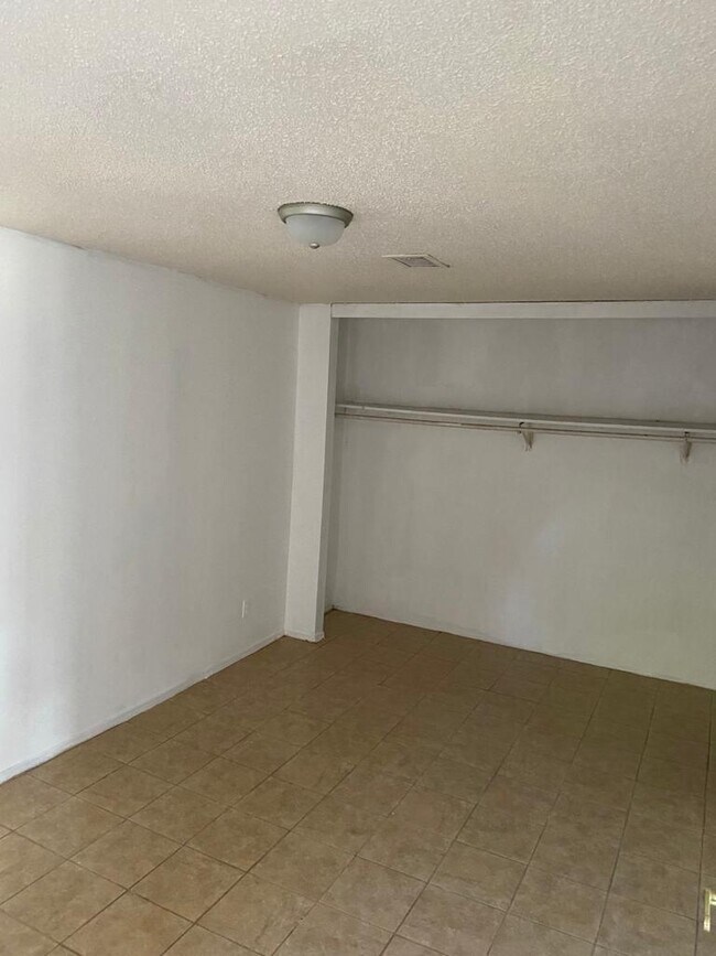 Building Photo - 733 N 11th St