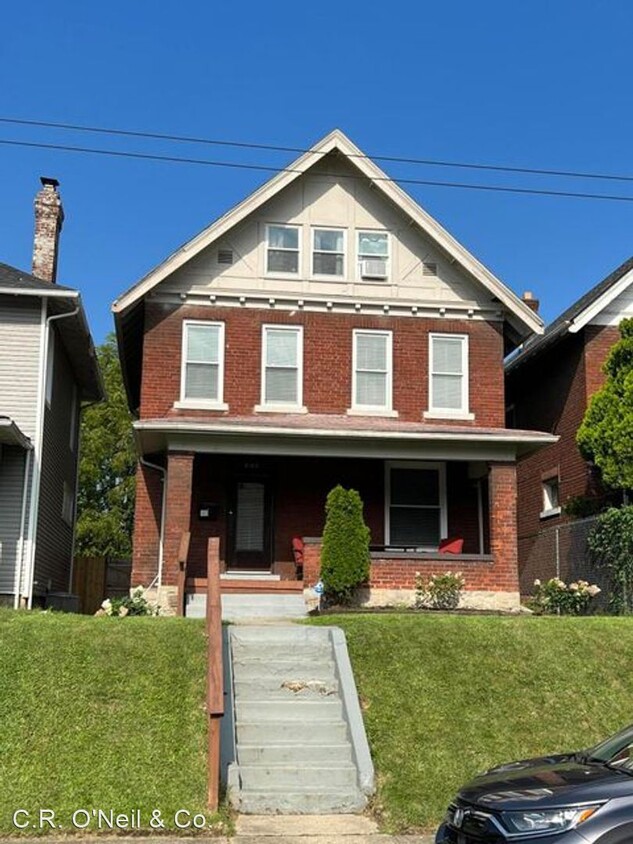 3 br, 2.5 bath House - 845 Studer Avenue Photo