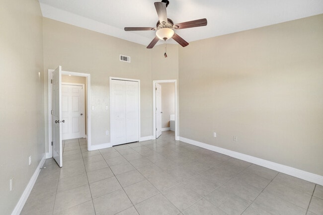 Foto del edificio - 336 Grovepark Dr