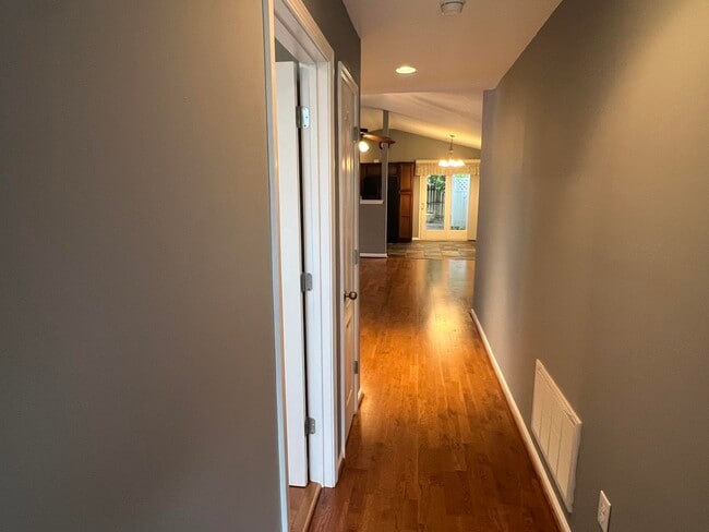 Foto del edificio - 221 Old Woolen Mill Ln
