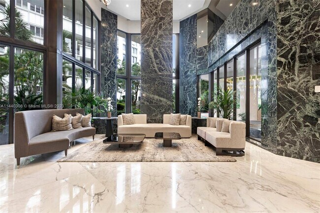 Foto del edificio - 10175 Collins Ave