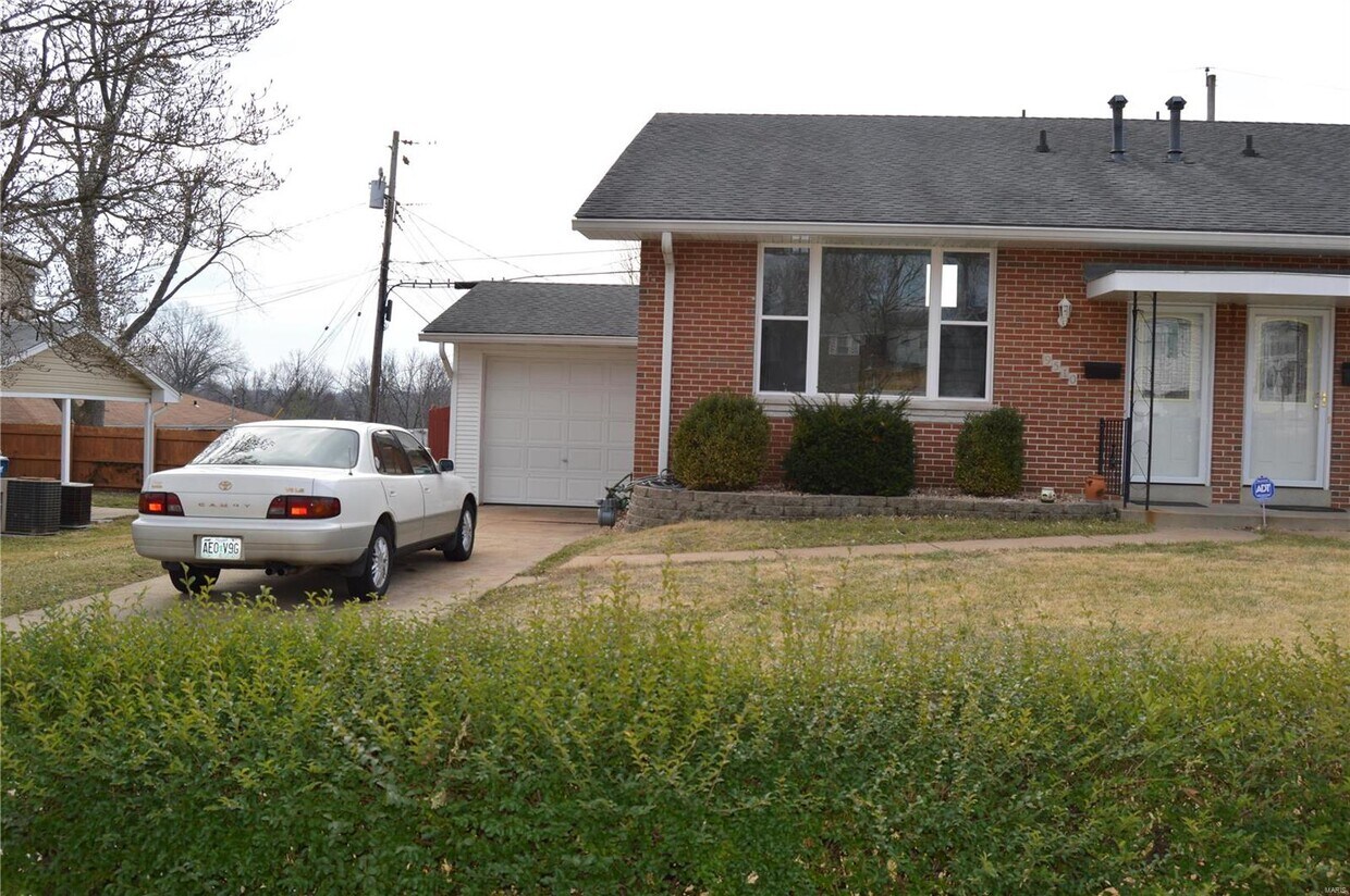 9510 Chamblin Dr, Affton, MO 63123 House Rental in Affton, MO