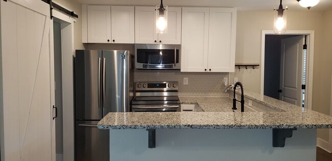 Building Photo - Remodeled 3 bedroom, 2 bath home