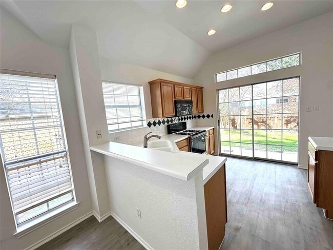 Building Photo - 1812 Twisted Oak Dr