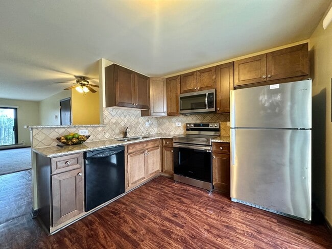 Building Photo - 160 S Waters Edge Dr