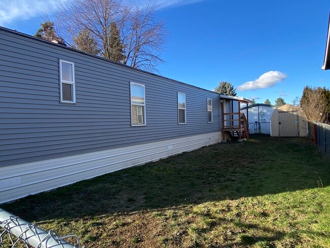 Building Photo - 2099 W Plymouth Cir