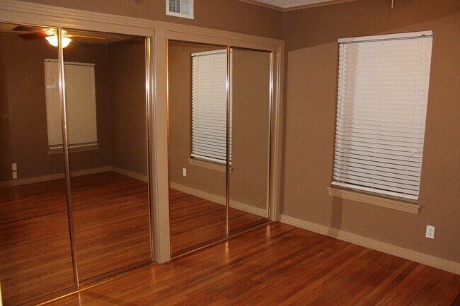 Master bedroom - 2216 Crestwood Dr