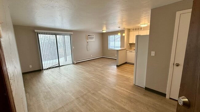 Living Area/Kitchen - Baird View Homes LLC – Baird Creek Apartments