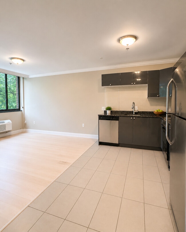 1BR, 1BA - 575SF - Kitchen & Living Room - 360 Main
