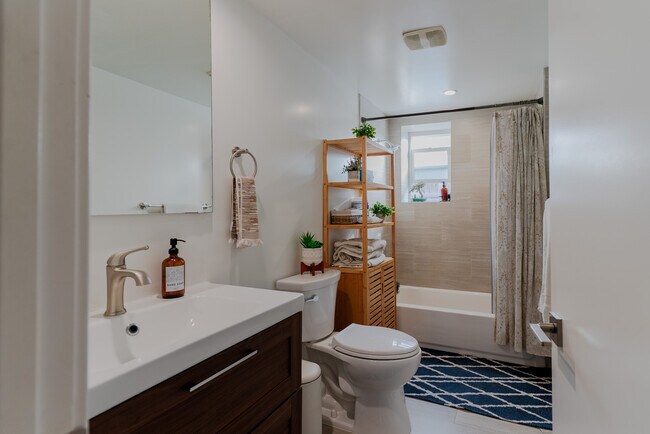 Foto del edificio - 446 N Commonwealth Ave