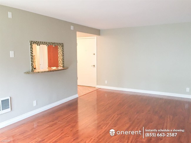 Building Photo - 2 br, 1 bath Condo - 12700 NE 8th St