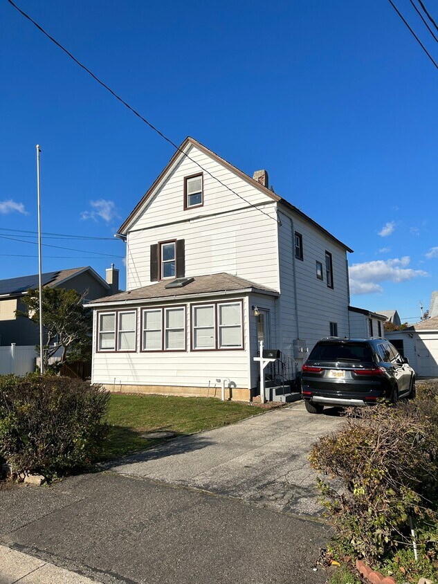 Primary Photo - 1076 Fulton St