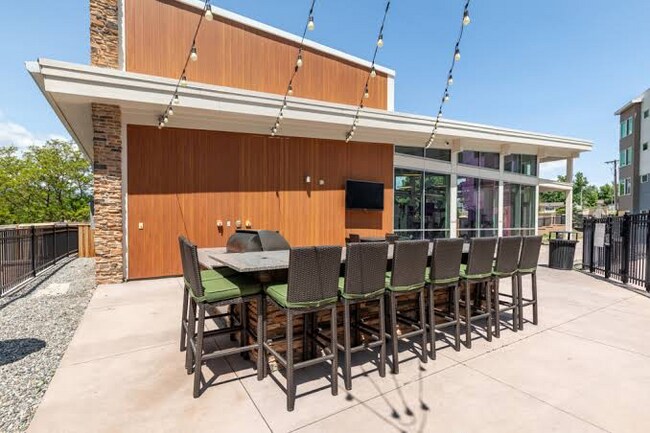 Foto del edificio - 1121 Austin Bluffs Pkwy