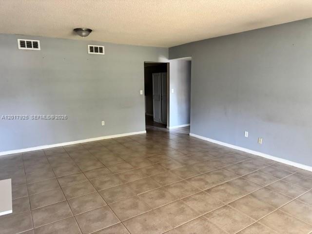 Building Photo - 380 E Laurel Dr
