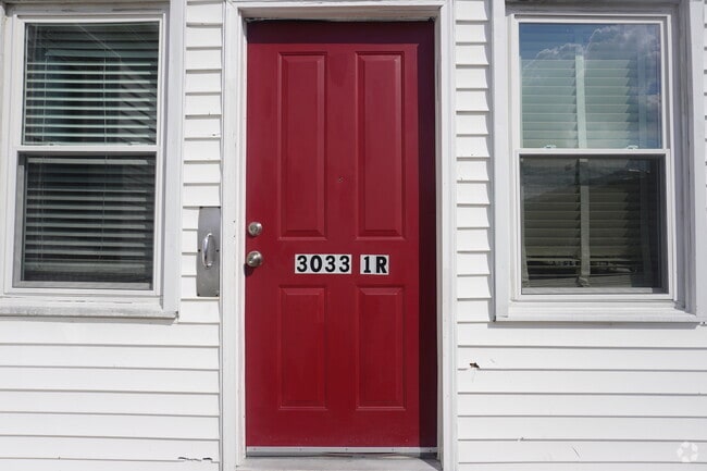 Building Photo - 3033 Hamilton Ave