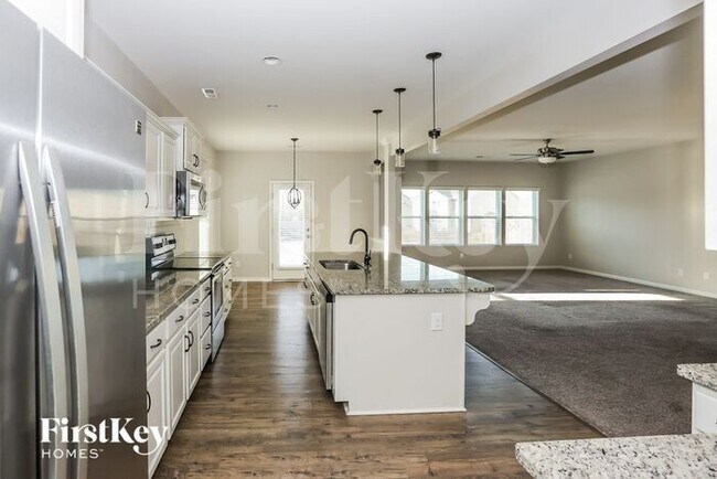 Foto del edificio - 343 Whispering Hills Dr