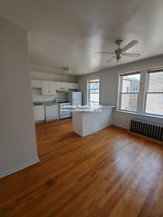 Building Photo - 5026 N Springfield Ave