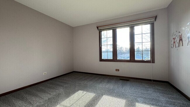 Building Photo - 1424 Chestnut Ridge Dr