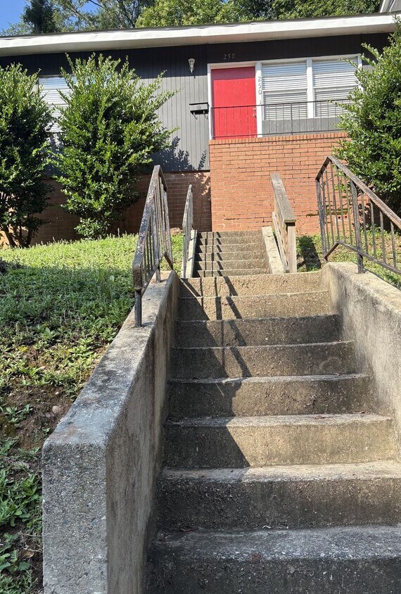 Primary Photo - 250 Ridgewood Ave