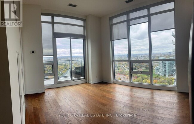 Building Photo - 2212 Lake Shore Blvd W