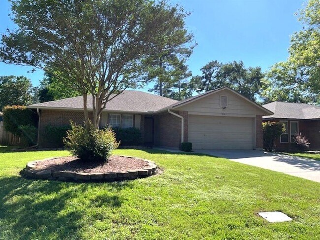 Building Photo - 2502 Clear Ridge Dr