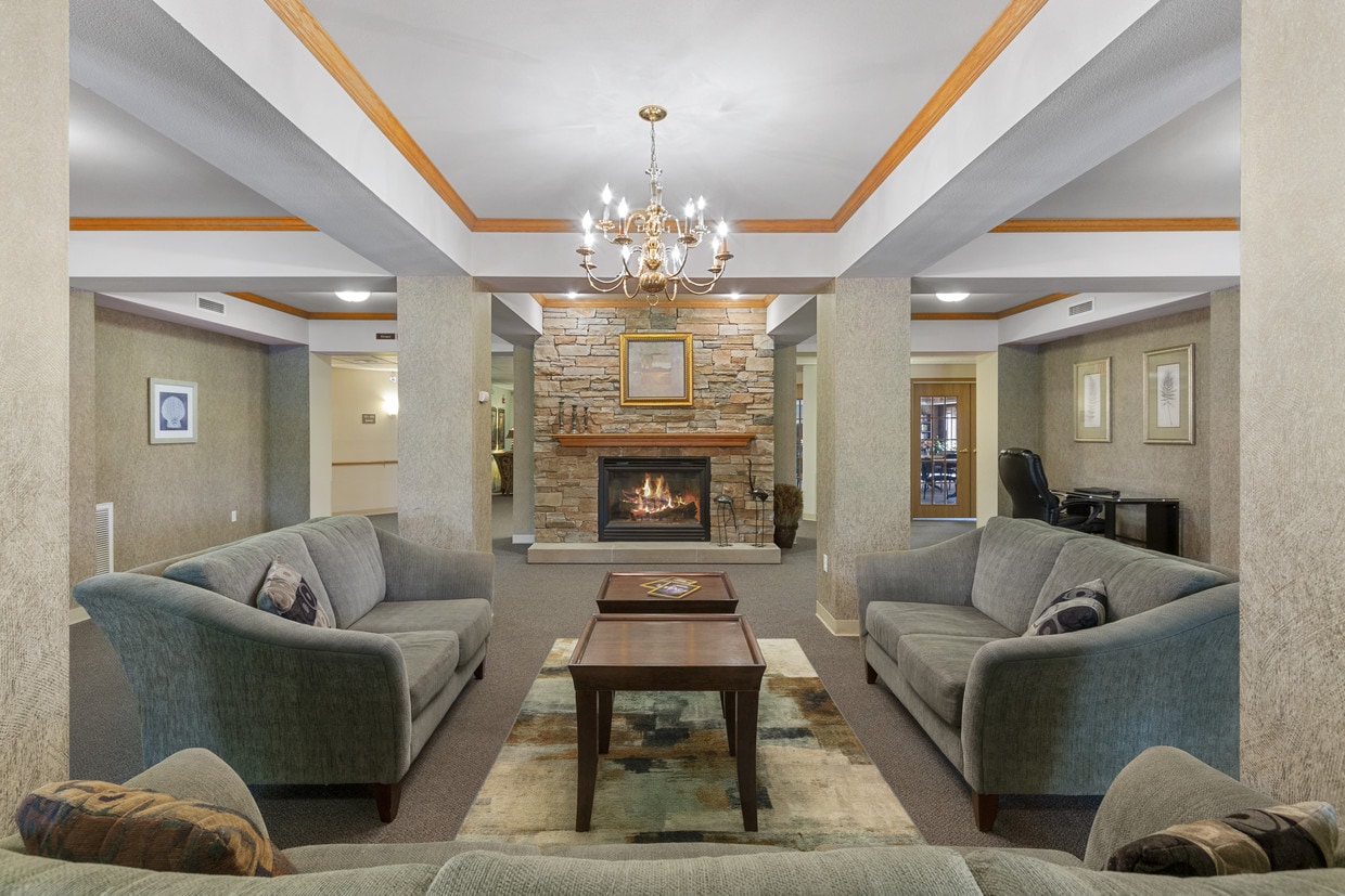 Lakefront Manor Apartments and Villas Apartments in Oshkosh, WI