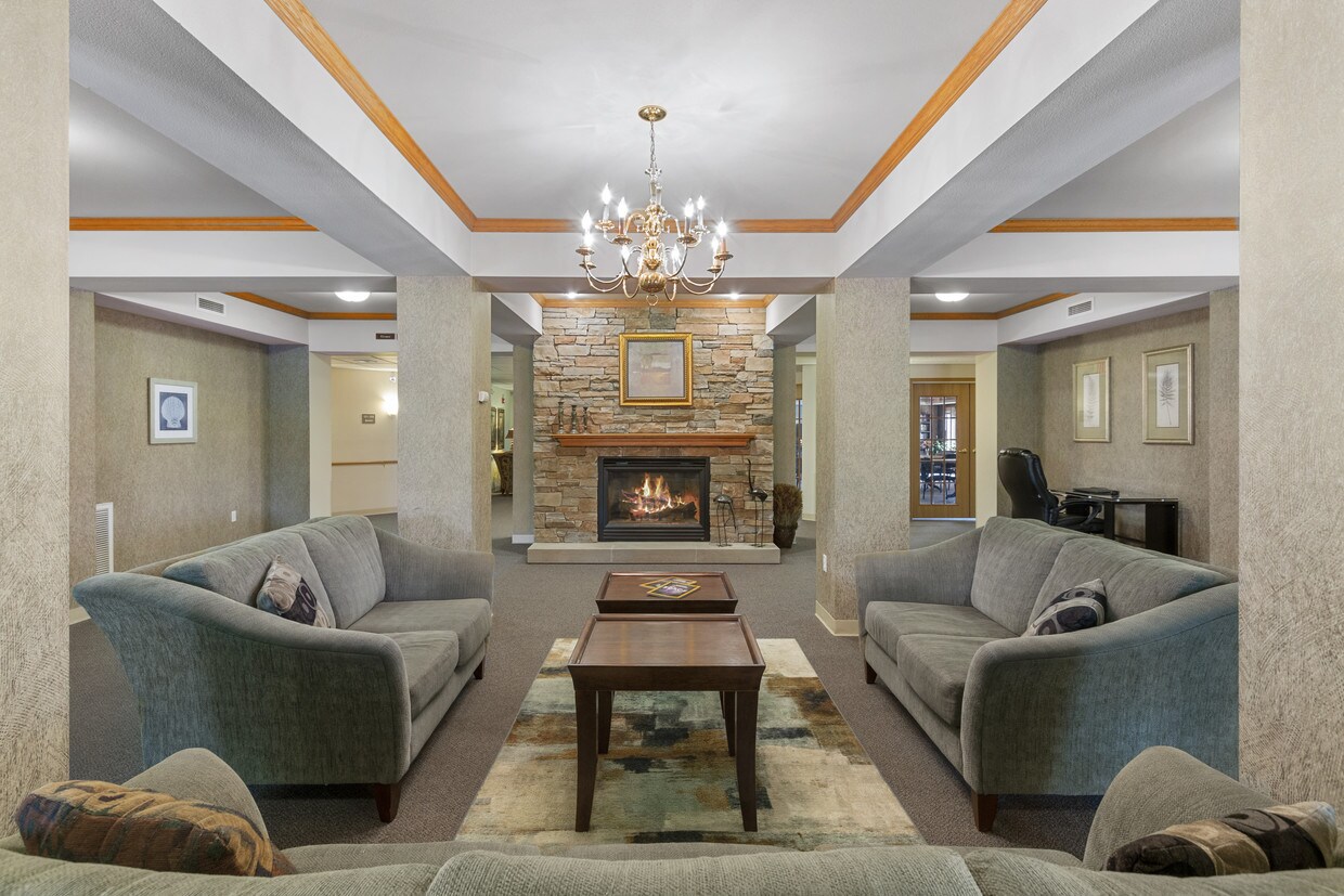 Lakefront Manor Apartments and Villas Apartments in Oshkosh, WI