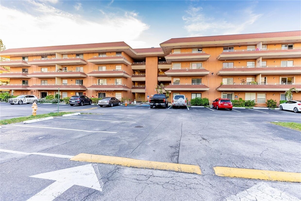 Primary Photo - 17600 NW 68th Ave