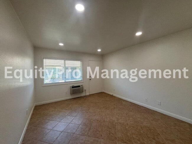 Building Photo - 7043 Pickering Ave