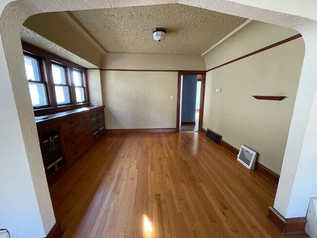 Comedor 2 - 3229 S Springfield Ave