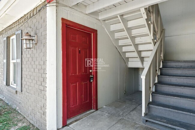Foto del edificio - 202 N Kealy Ave