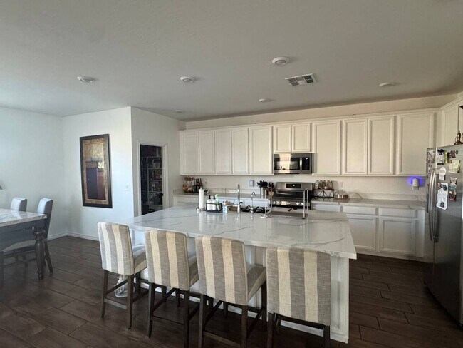Foto del edificio - ** COMING SOON ** Spacious 4-Bedroom North Las Vegas Home with Loft, Open Floor Plan & Modern Kit...