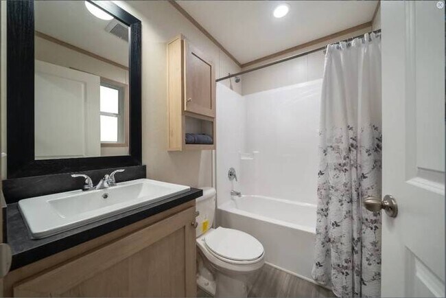 Foto del edificio - NEW HOME FOR SALE!