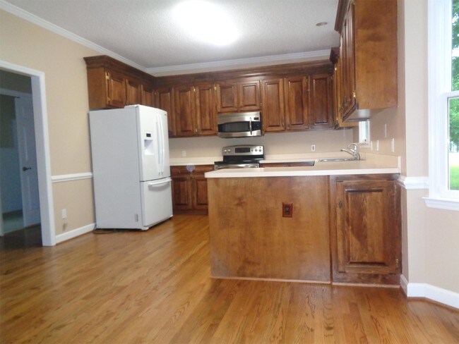 Foto del edificio - 6129 Powell Ridge Rd