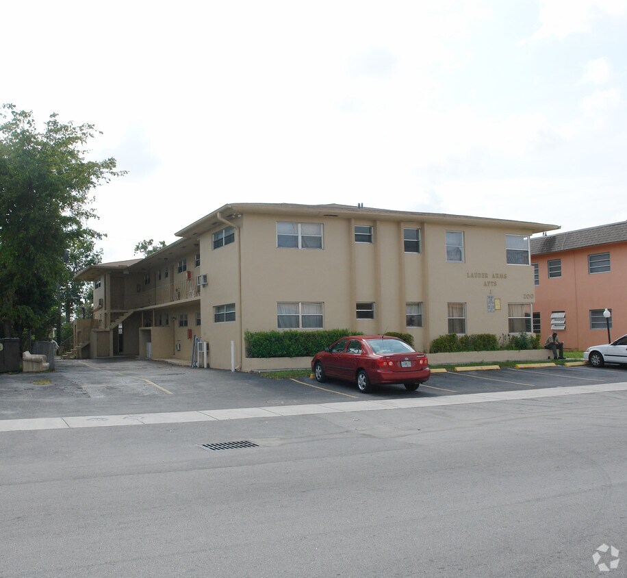 Building Photo - 200 SW 38th Ave