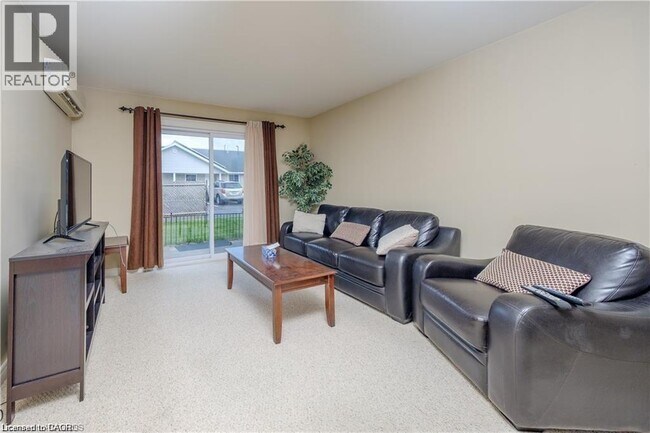 Photo du bâtiment - 653 Kincardine Ave