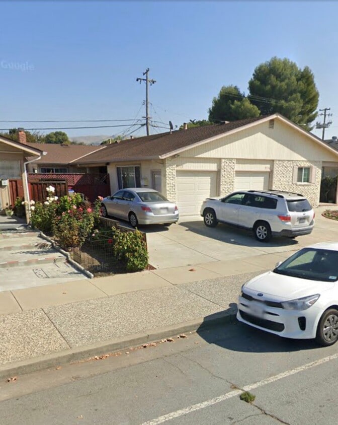 Building Photo - 2112 Morrill Ave