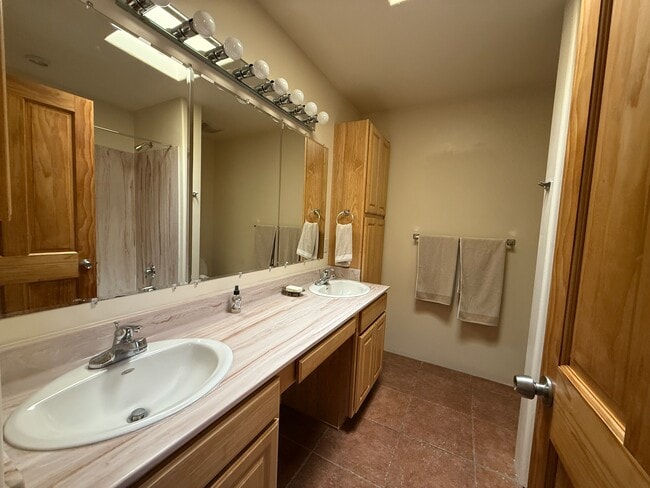 Foto del edificio - 1139 Harrison Rd