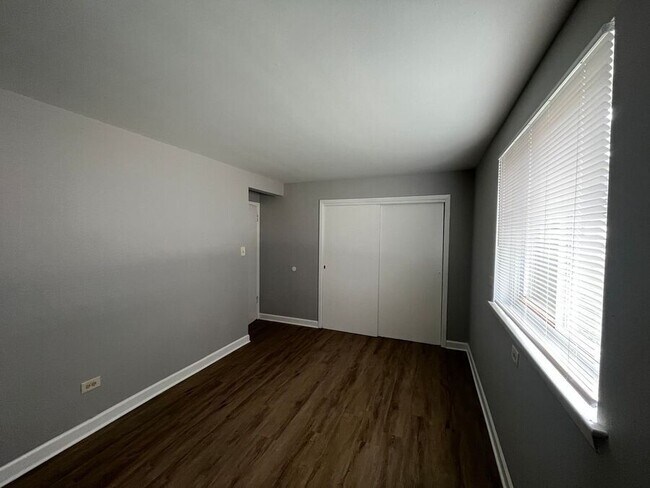 Foto del edificio - 2149 W 119th St