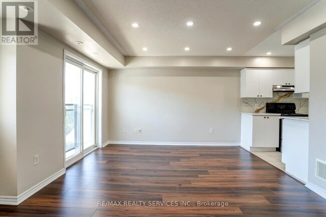 Photo du bâtiment - 4975-4975 Southampton Dr