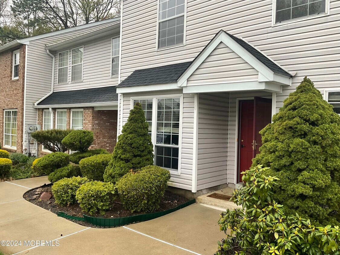 Primary Photo - 82 Foxwood Pl