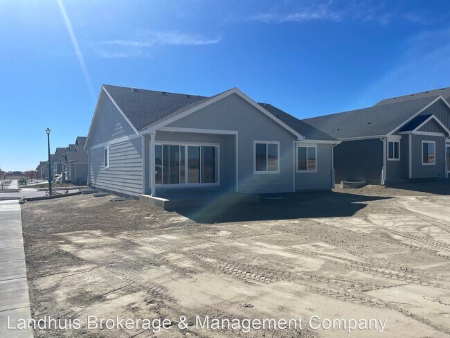 4 br, 3 bath House - 13486 Savannah Falls Ct photo'